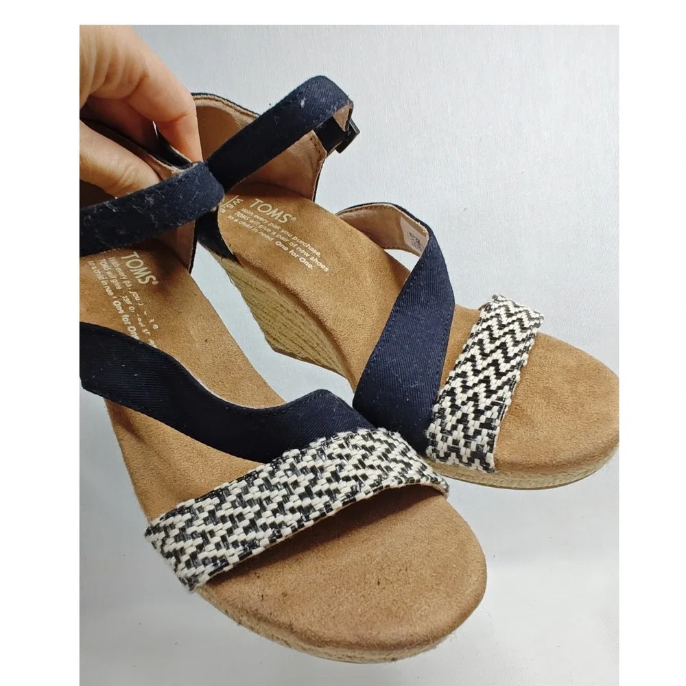 TOMS Womens Rope Clarissa Wedge Shoe  Black White Natural Sandal Espadrilles 5.5